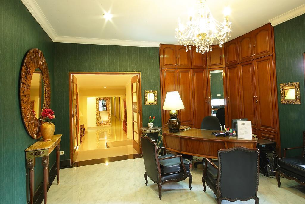 Arimbi Pejaten Suites Джакарта Екстериор снимка