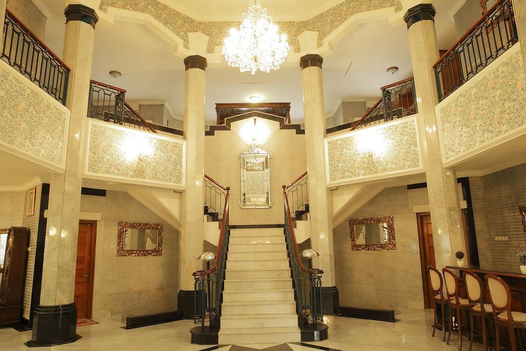 Arimbi Pejaten Suites Джакарта Екстериор снимка