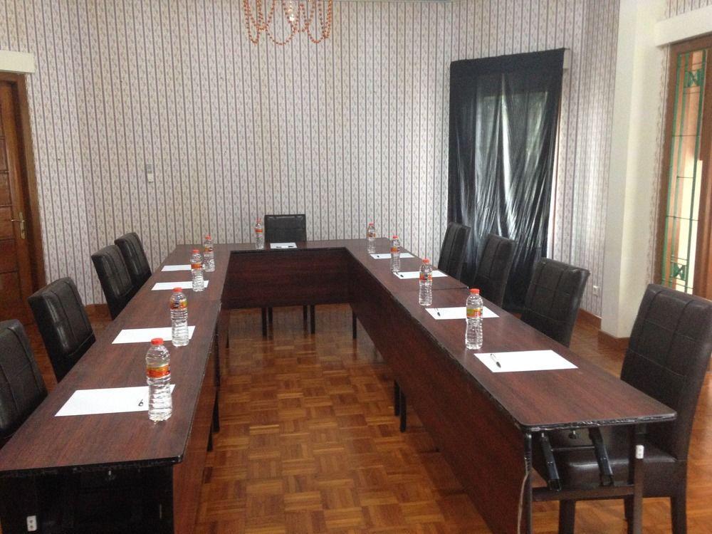 Arimbi Pejaten Suites Джакарта Екстериор снимка